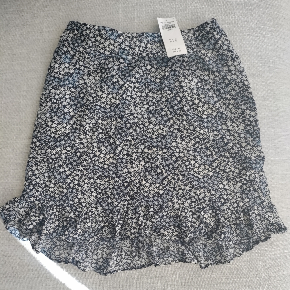 Abercrombie navy floral miniskirt NWT